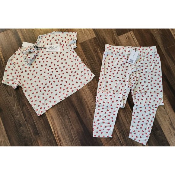 New Plush Apparel 2 Pc Pajama Set Strawberries Short Sleeve Long Oants Sz M - Picture 1 of 10